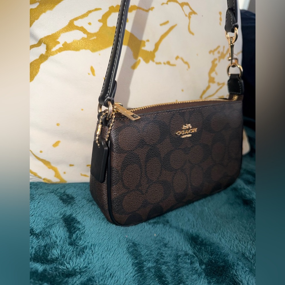 Coach Nolita 19 in Signature Canvas Bag NWOT - Picture 4 of 9